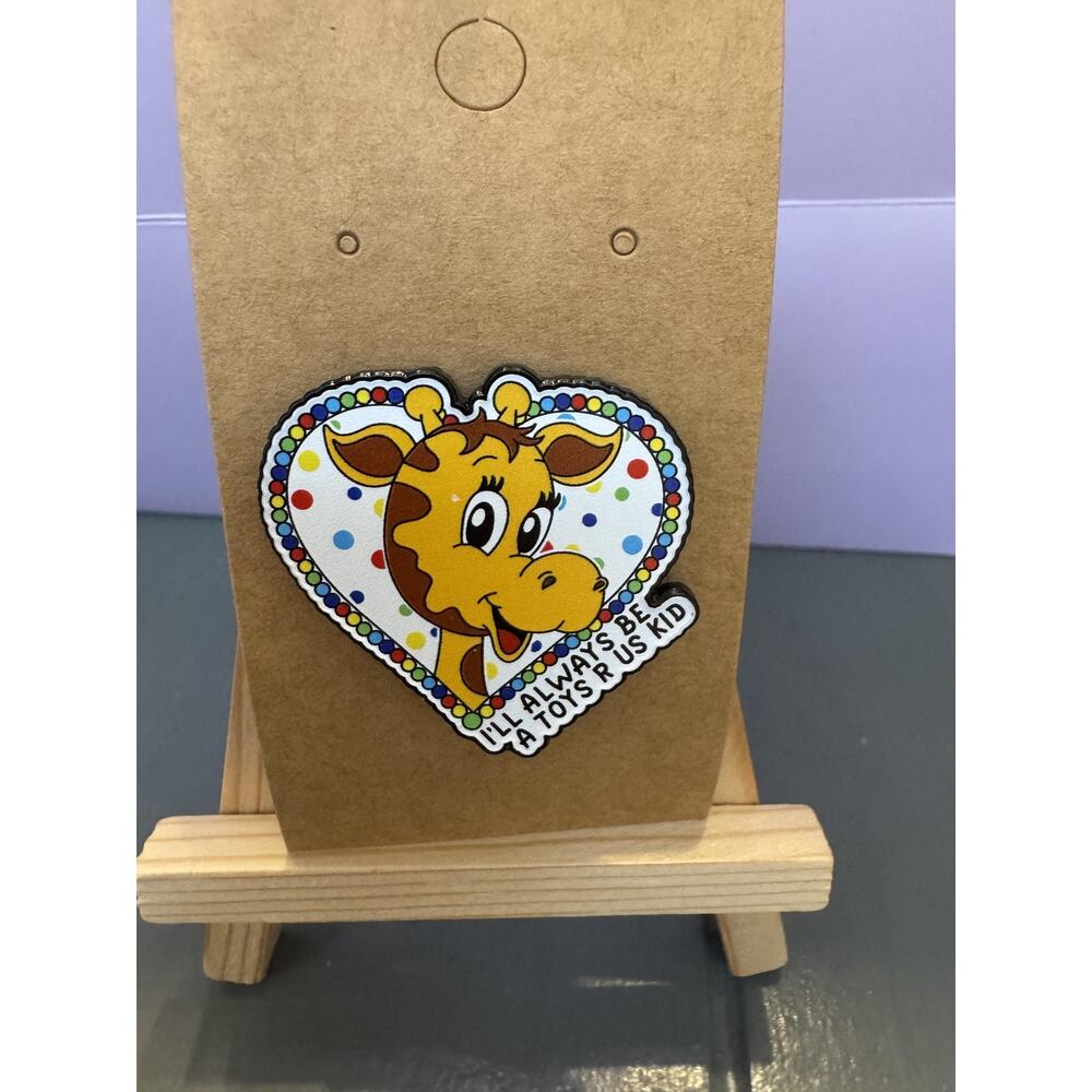Toys R Us Geoffrey Giraffe Heart Enamel Lapel Pin Cute Badge Rubber Back